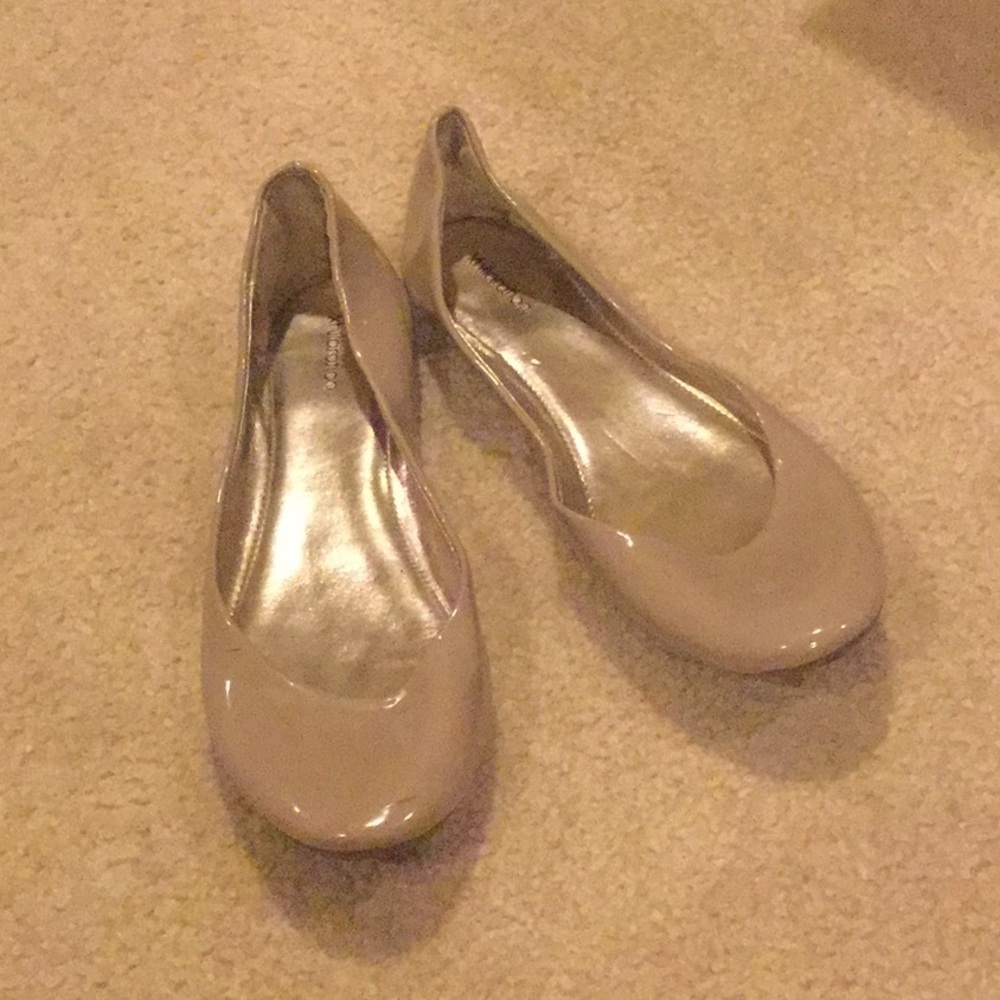 Nude flats